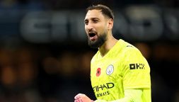 Donnarumma schianta Chiesa nel 'derby' ma lo salva un fuorigioco: City-Liverpool 3-0, anche Haaland è umano