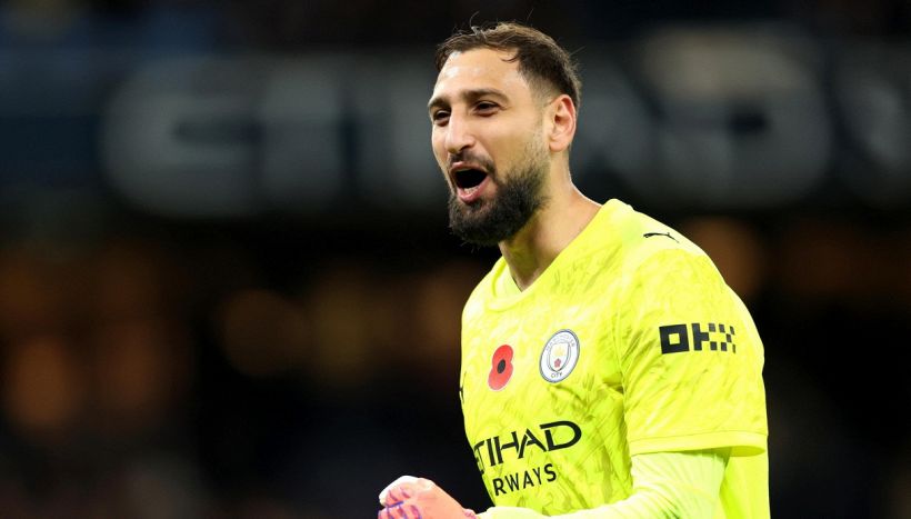 Donnarumma schianta Chiesa nel 'derby' ma lo salva un fuorigioco: City-Liverpool 3-0, anche Haaland è umano