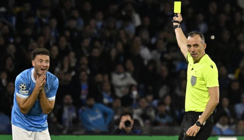 Napoli-Eintracht, moviola: il mani in area al 91’ che ha fatto esplodere il Maradona