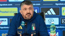 Fischi all'Italia, La Russa replica ancora a Gattuso: e il mondo 'sbertuccia' il Ct azzurro per i piagnistei