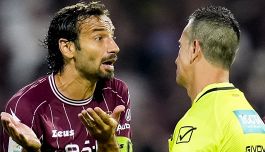 Salernitana-Crotone, moviola: la condanna del Var, gol annullato e due chiamate a vuoto. Villa in ospedale, il bollettino