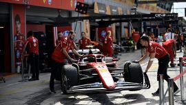 Doppia sosta obbligatoria in F1: la FIA vuole dare una scossa, ma sarà battaglia