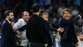 Napoli-Como, storie tese tra Conte e Fabregas: la “strategia” di Cesc nel mirino dei social ed è bufera su Politano