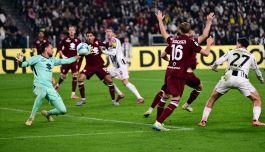 Juventus-Torino, moviola: l’arbitro non vede che fa Paleari, gol annullato a Simeone