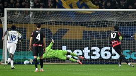 Parma-Milan, moviola: nessuno vede la spinta di Pavlovic, Di Bello smentisce il Var