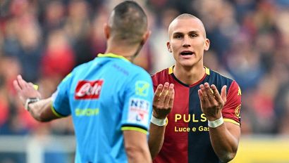 Genoa-Fiorentina: due rigori, un gol dubbio, l’esordio per De Rossi e Vanoli