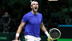 Coppa Davis, Berrettini certezza azzurra: Matteo vince alla Donnarumma, si commuove e scatena la bolgia a Bologna