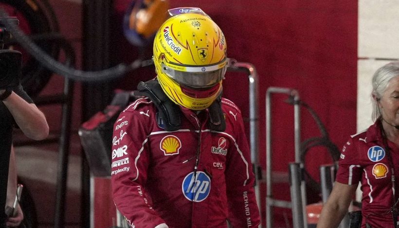 Hamilton guaio Ferrari: "Non sente la macchina" ma il confronto con Leclerc e Alonso è imbarazzante
