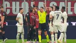 Milan-Lazio, Adani sceglie la foto di un cimitero: “E’ morto il mestiere dell’arbitro”. Condò ribalta tutto: “Collu è un genio”