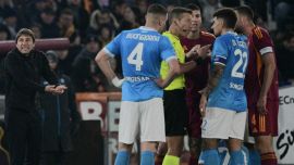 Roma-Napoli, moviola: dubbi sul gol di Neres ma Massa non fischia mai e scontenta tutti