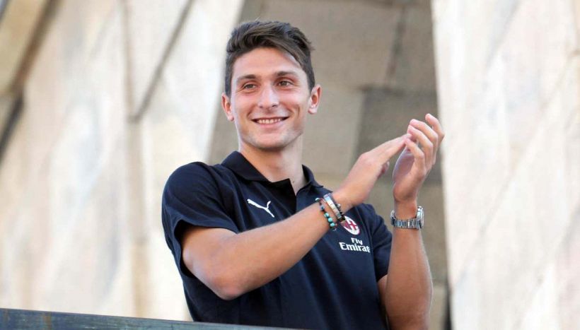 Mattia Caldara, l’ex Milan dice addio a soli 31 anni: da Van Basten a Varane passando per Cantona, quando il calcio diventa usurante
