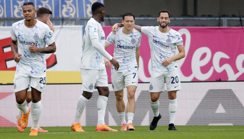 Verona-Inter 1-2, pagelle: un autogol salva Chivu al 93', beffa Hellas, Bisseck graziato, quante polemiche