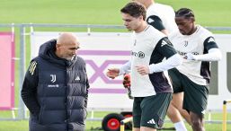 Juventus, Spalletti: "Vlahovic sarebbe felice di restare, Yildiz mi ricorda Kvara". E fa dietrofront sullo Scudetto