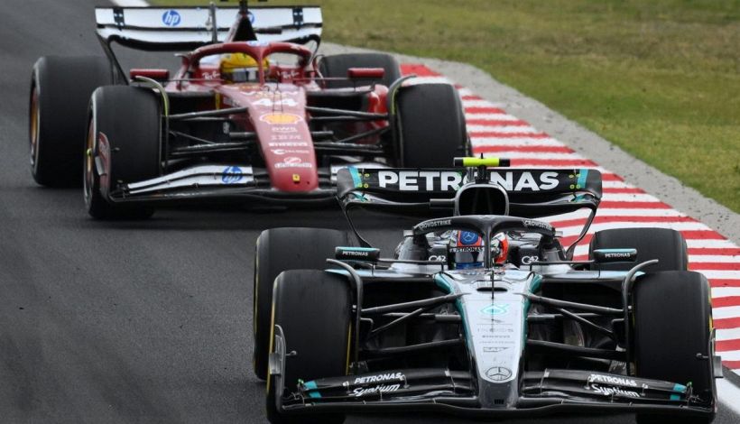 Furia Antonelli contro Hamilton: "Cosa fa questo idiota". La rabbia di Kimi in radio, anche Bearman nel mirino