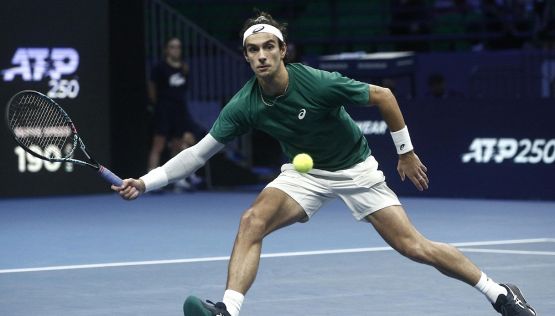 Atene, Musetti pasticcia e si butta via: Djokovic fa 101 titoli a “casa sua”. ATP Finals appese a Nole per Lollo