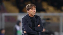 Bologna-Napoli, le formazioni ufficiali: la scelta di Italiano su Orsolini e Castro. Conte a sorpresa su Lang e Neres