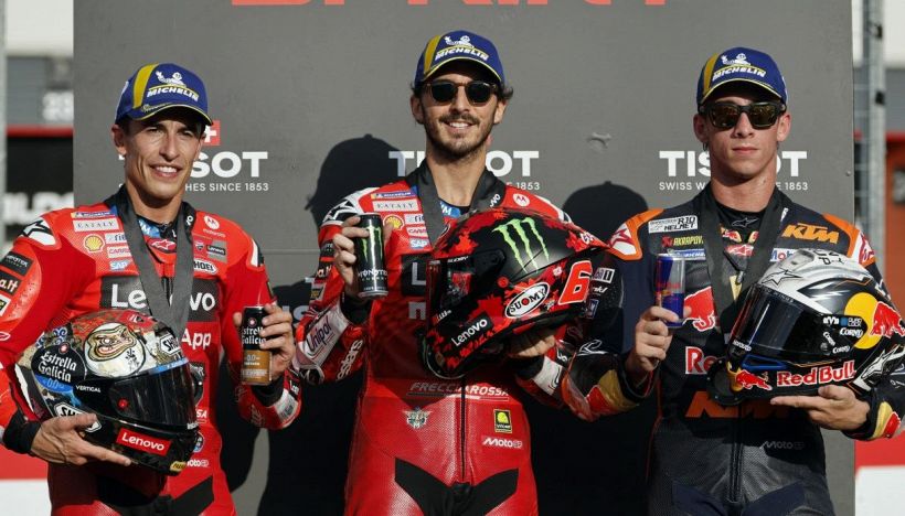 Bagnaia scaricato da Ducati, Pedro Acosta con Marquez nel dream team Red Bull: retroscena mercato piloti