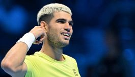 Alcaraz "ringrazia" Sinner ma gli prepara lo sgambetto in Australia. Poi ammette: "Non mi sento al livello dei Big3"