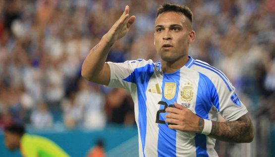 Lautaro avverte il Milan per il derby: il capitano dell’Inter è sempre più nella storia dell’Argentina