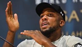 Boxe, Joshua ha detto si: sfiderà lo youtuber Jake Paul. Ma è già allarme: "Come un leone contro un gatto domestico"