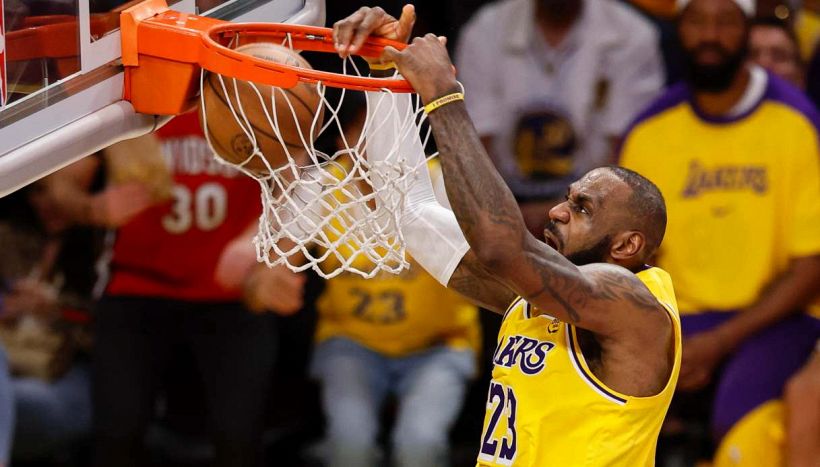 LeBron James trascina i Lakers a suon di assist e supera un record di Reggie Miller