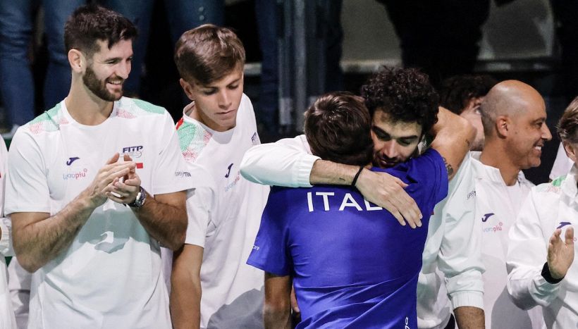 Berrettini e Cobolli scacciano i fantasmi di Sinner e Musetti. Bufera sulla Rai: c'entrano la Davis e Bruno Vespa