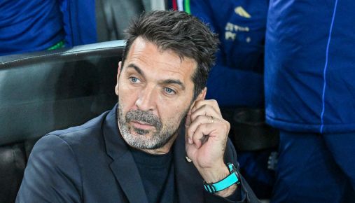 Italia, Buffon scivola sulla Norvegia prima del sorteggio: la gaffe sul k.o. di Milano nel mirino dei social 
