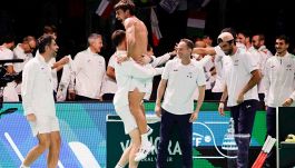 Coppa Davis, Italia in finale! Cobolli senza freni dopo il 2-0 al Belgio: siparietto hot per l'azzurro