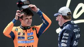 F1 classifica piloti e costruttori: Verstappen a -24 da Norris, cambia tutto dopo la doppia squalifica McLaren