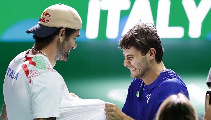 Cobolli: lo sfottò di Berrettini, la frase sboccata di papà Stefano in stile Alcaraz e l’incidente con la Coppa Davis