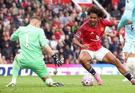 Manchester United, Amorim mette Zirkzee e Mainoo alla porta: Milan e Roma in agguato, anche il Napoli alla finestra