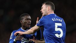 Everton, la follia di Gueye contro il Manchester United: schiaffo al compagno ed espulsione