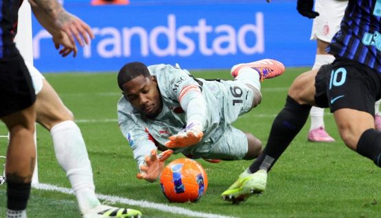 Top e flop 12ª giornata Serie A, la porta magica: Maignan mani d'oro, Sommer e Di Gregorio mani di burro