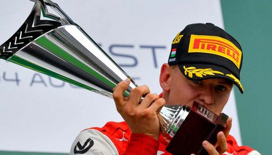 Michael Schumacher, la terribile rivelazione dell’ex McLaren: “Non penso lo rivedremo”. Il figlio Mick “scappa” negli States