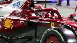 Leclerc disperato in radio: "Mi stavo schiantando". Libere Gp Qatar: Piastri-Norris, Verstappen 6°, Ferrari dietro