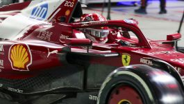 Leclerc disperato in radio: "Mi stavo schiantando". Libere Gp Qatar: Piastri-Norris, Verstappen 6°, Ferrari dietro