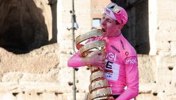 Pogacar spiazza tutti, la proposta per il Giro d'Italia: "Perché non farlo a fine agosto e la Vuelta a maggio?"
