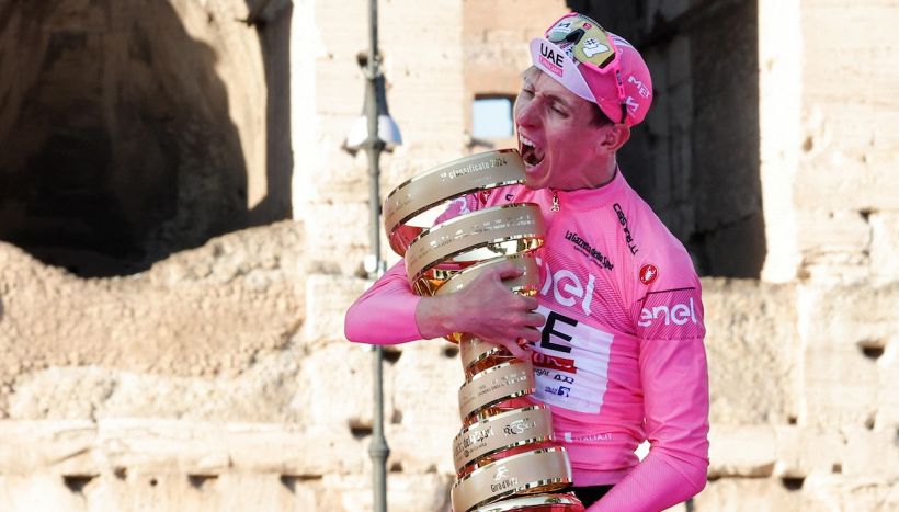 Pogacar spiazza tutti, la proposta per il Giro d'Italia: "Perché non farlo a fine agosto e la Vuelta a maggio?"