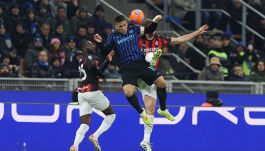 Inter-Milan, gomitata di Lautaro a Gabbia ma niente espulsione: Sozza lo grazia e scatena la bufera social