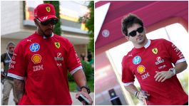 Leclerc arriva di corsa, piccolo ritardo a Lusail: Hamilton a testa bassa e pensieroso, poi sorride ai fans