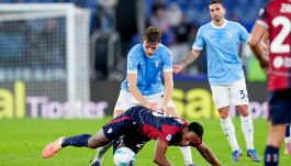 Lazio-Cagliari, moviola: scintille infinite Mina-Zaccagni, rigori, spinte e falli per 90’, l’arbitro resta a guardare