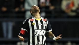 Brasile, Neymar non aiuta Ancelotti: follia dopo il gol, rigore provocato e rissa in campo, Mondiali lontani