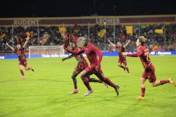 Okaka come Benjamin Button e il Ravenna sogna. Frenano Salernitana e Benevento, la Torres esonera Pazienza