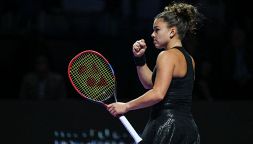 WTA Finals 2025, Jasmine Paolini cede al raffreddore e a una strepitosa Coco Gauff: è fuori nel singolare