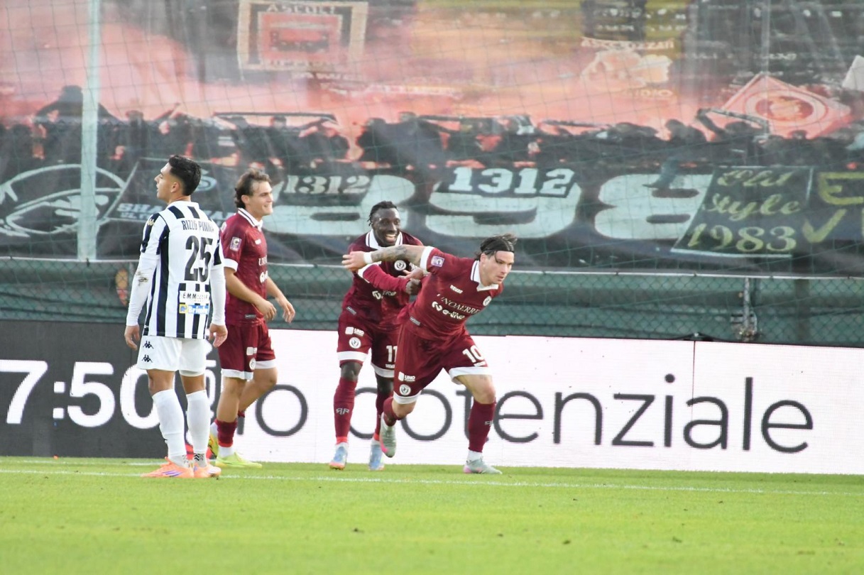 Pattarello dell'Arezzo esulta dopo il gol all'Ascoli (LPS)