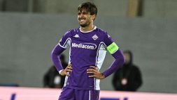 Disastro Fiorentina: l'AEK e il Var affondano Vanoli, due gol annullati. Dzeko sbotta in tv, l'attacco ai tifosi