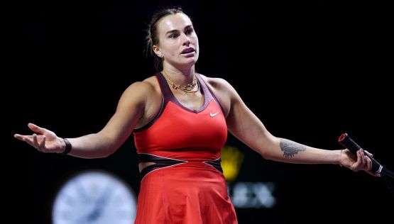 WTA Finals, Sabalenka fa fuori Gauff e si scusa col coach per il "vaffa": sfiderà Anisimova in semifinale