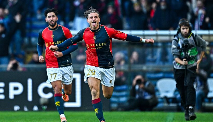 Genoa-Verona 2-1 pagelle: Colombo e Thorsby mandano l'Hellas all'inferno. De Rossi furioso nel finale
