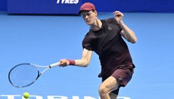 Sinner-Alcaraz interrotta, Carlos ferma la finale: nuovo malore alle Finals. Panatta: “Un po' troppi episodi”