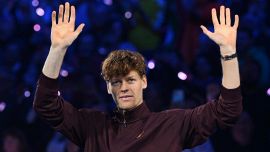 Sinner e i suoi fratelli contro la solitudine di Alcaraz: il riscatto dell'Italia sulla Spagna arriva dal tennis